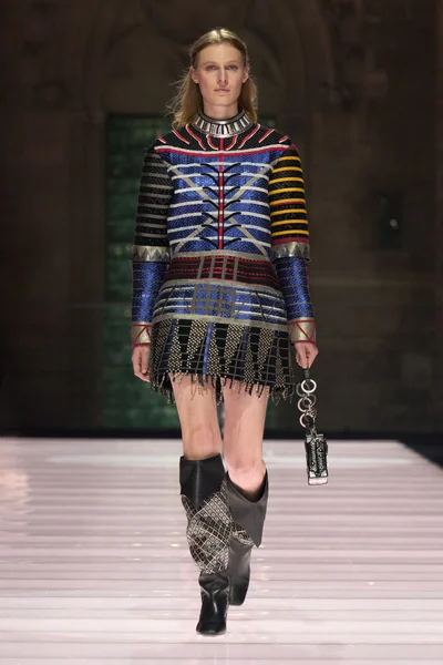 Look 1
